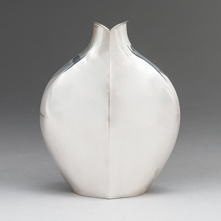 Tapio Wirkkala, A TW 42 silver vase, Kultakeskus, Hämeenlinna 1956.