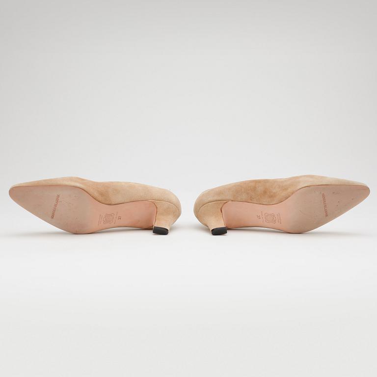 MANOLO BLAHNIK, ett par pumps.