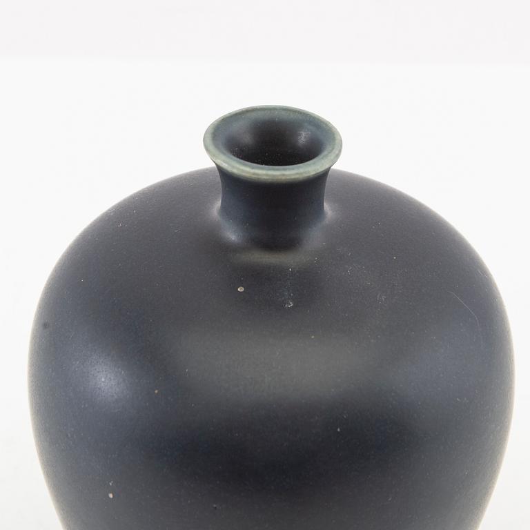 Erich & Ingrid Triller, Tobo stoneware vase signed.