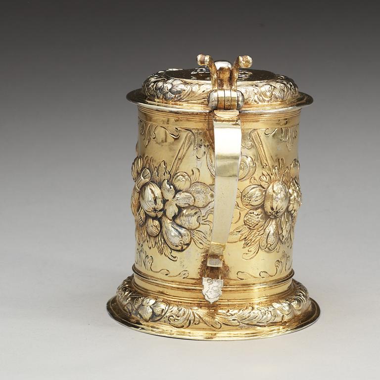 A German 17th century silver-gilt tankard, makers mark of Peter Rohde (1654-1677), Danzig.