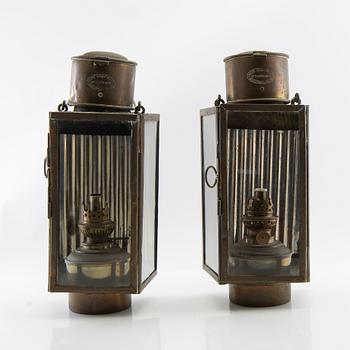 Skottlyktor ett par 1900-talets första hälft.