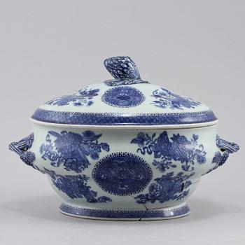 TERRIN, porslin, Kina, 1700-tal.