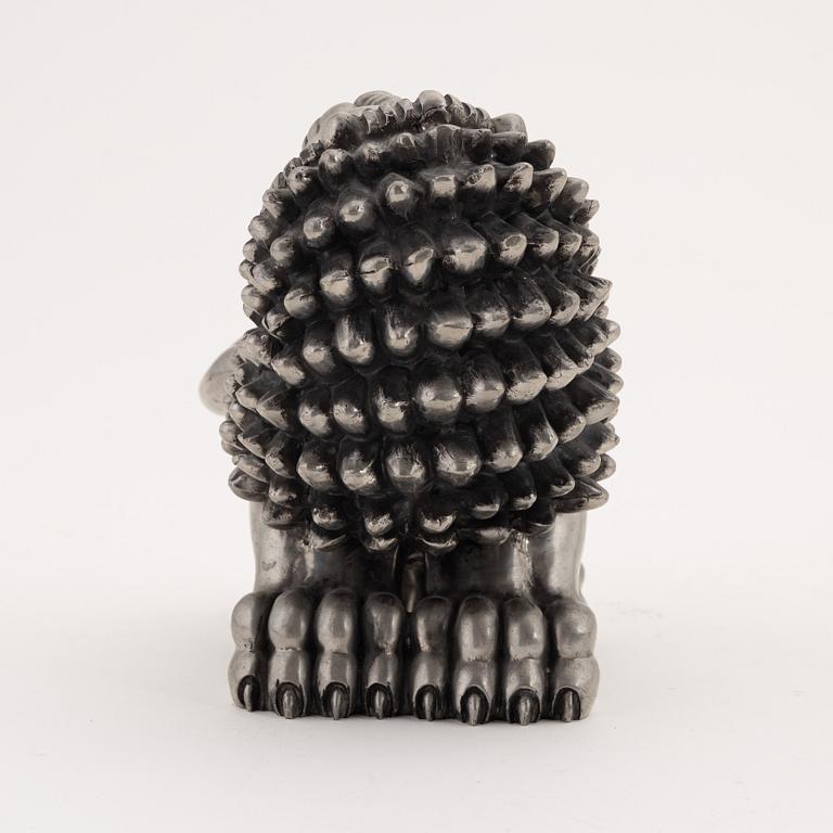 Anna Petrus, skulptur, lejon, tenn, Firma Svenskt Tenn, Stockholm 1993.