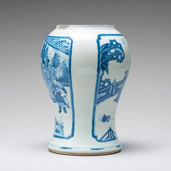 VAS, porslin. Qingdynastin, Kangxi (1662-1712).