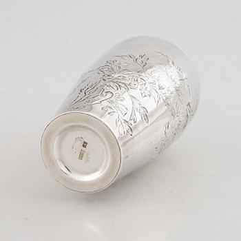 Vas, silver, signerad, Japan, 1900-tal. Vikt 160 g.