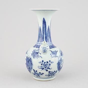 A Chinese blue and white porcelain kendi, early 19th century.