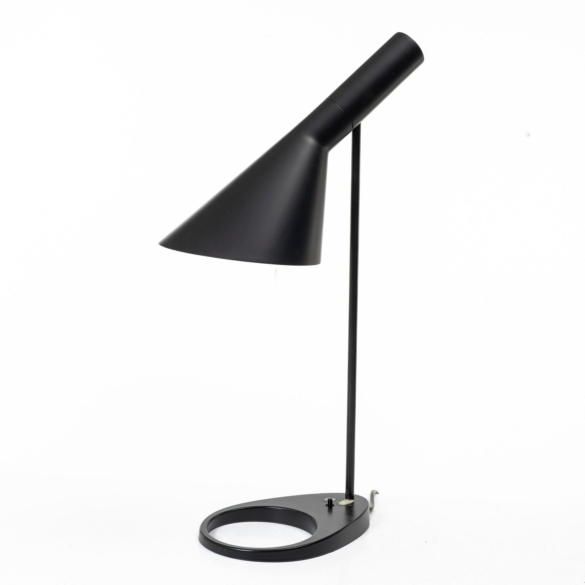 Arne Jacobsen, bordslampa, "AJ", Louis Poulsen, Danmark.