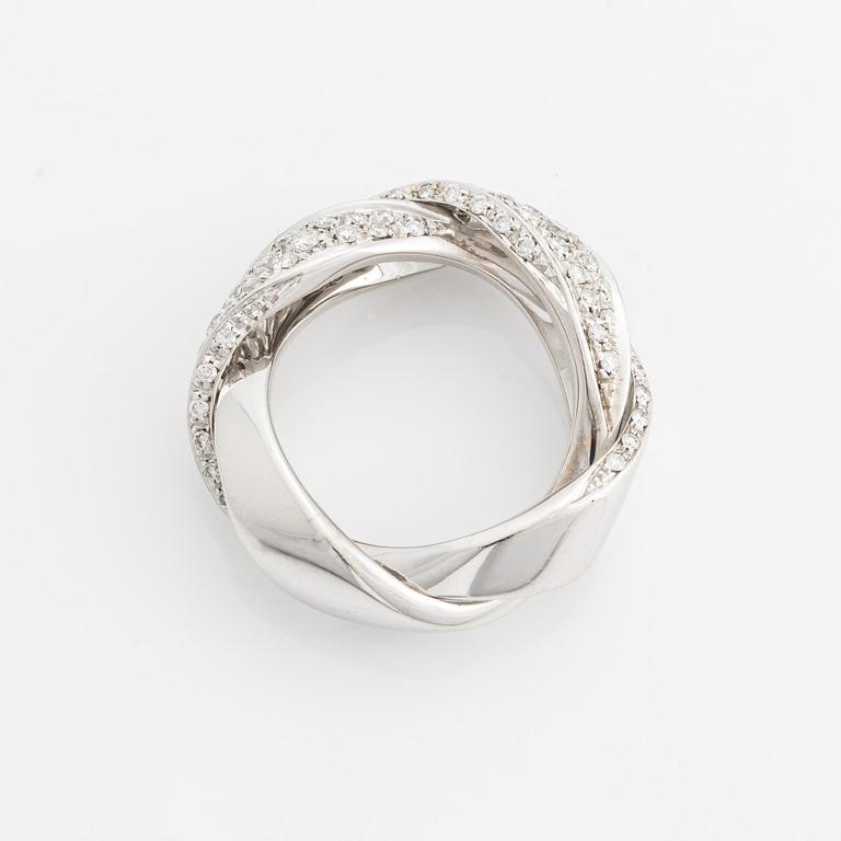 H Strömdahl ring 18K vitguld med runda briljantslipade diamanter.