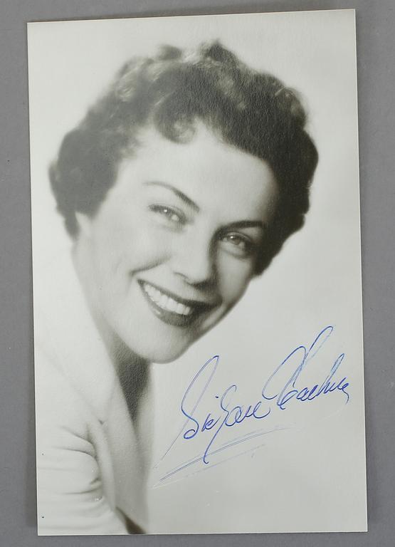 SKÅDESPELARAUTOGRAFER I ALBUM, 36 st, bla George Fant, Bibi Andersson, Harriet Andersson, Eva Henning.