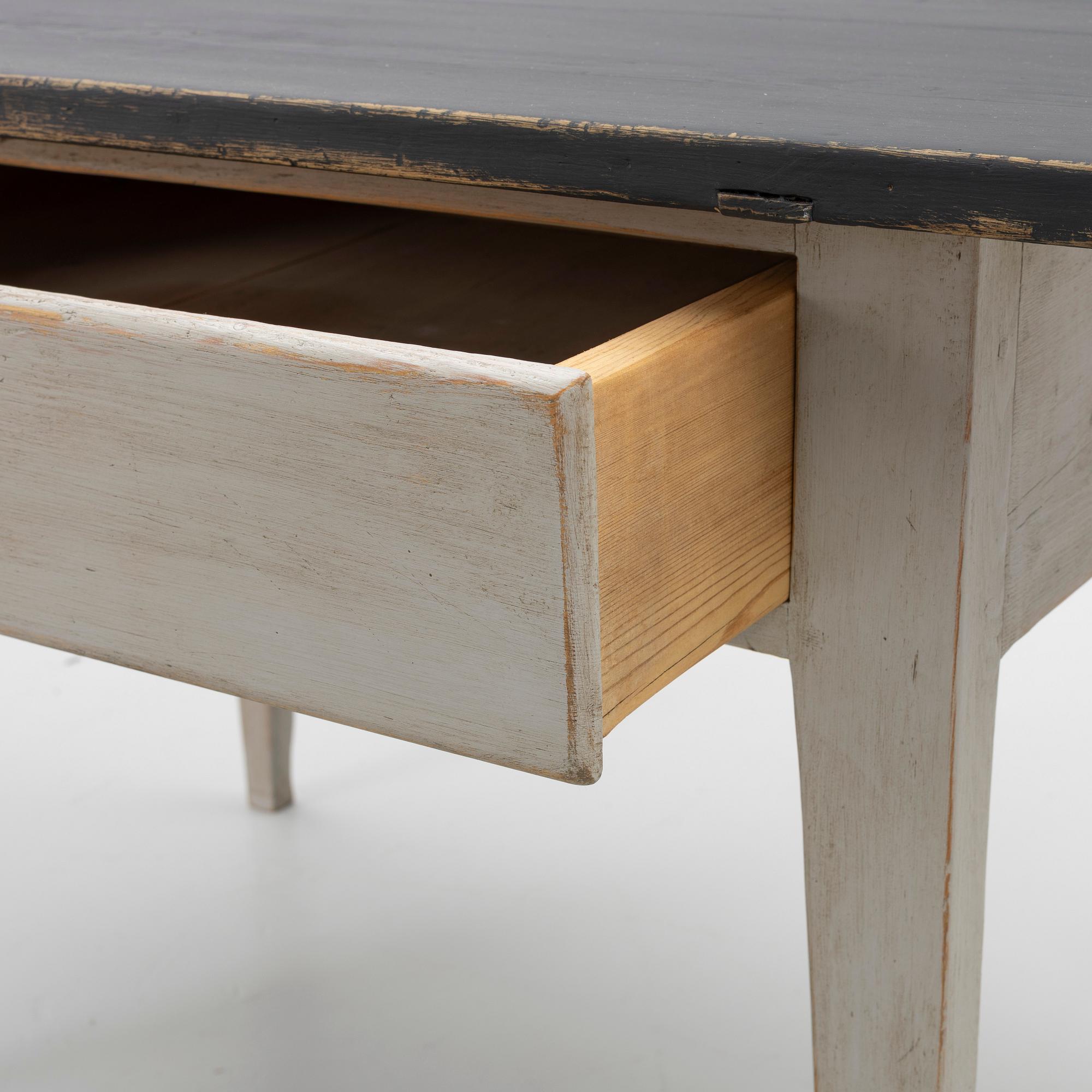 A table, 19th century.