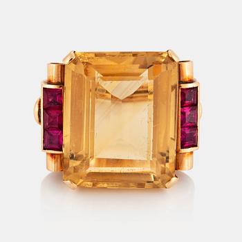 1058. A 14K gold ring set with a faceted citrine and rubies.