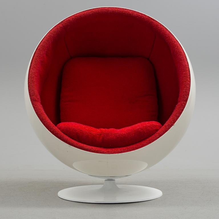 An Eero Aarnio 'Ball chair', Asko, Finland.