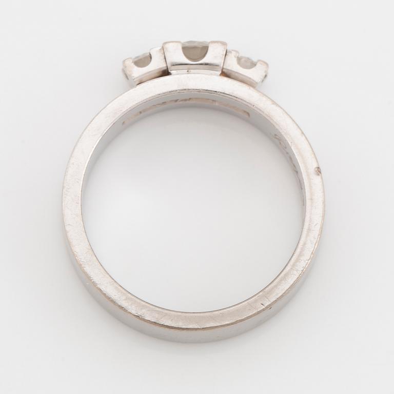 Ring, 18K vitguld med briljanter.