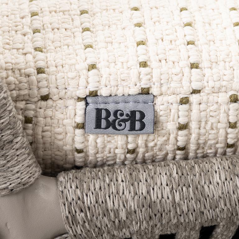 Monica Armani, six outdoor 'Flair O' ' B&B Italia.