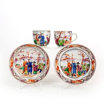 A set of two imari cups with stands from the 18th/19th Century.