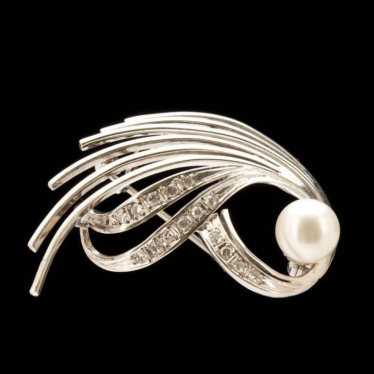 BROSCH, 14k vitguld med odlad pärla samt åttkantslipade diamanter, ca 0,15ct. Vikt ca 7g.