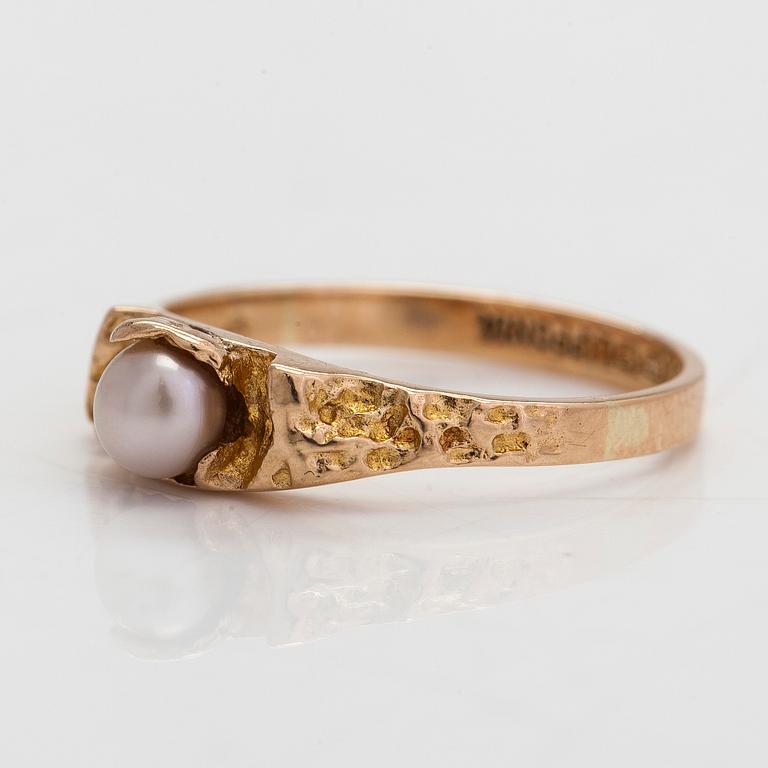 Björn Weckström, a 14K gold and cultured pearl ring 'Small word' for Lapponia 1976.