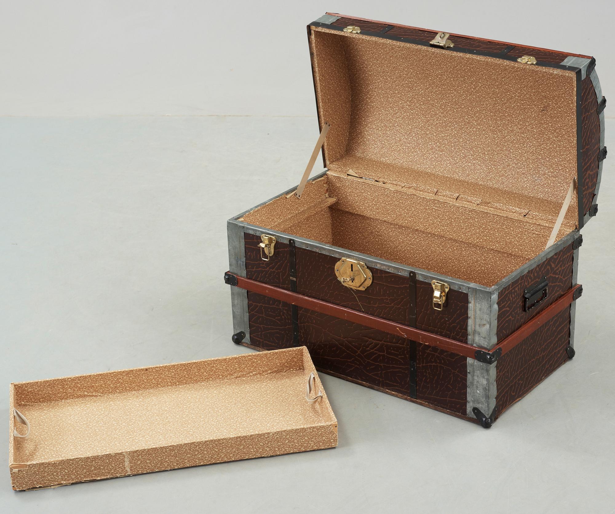 KOFFERT, omkring 1900.