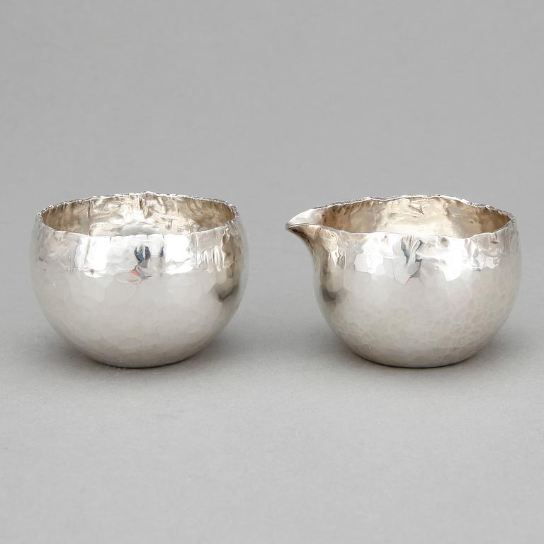 SOCKERSKÅL OCH GRÄDDSNIPA, silver, Rey Urban, Stockholm 1973 och 1976. Vikt 116 gr.
