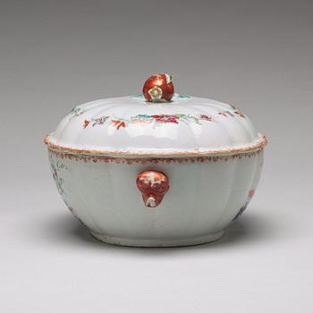 A famille rose tureen with cover, Qing dynasty, Qianlong (1736-95).