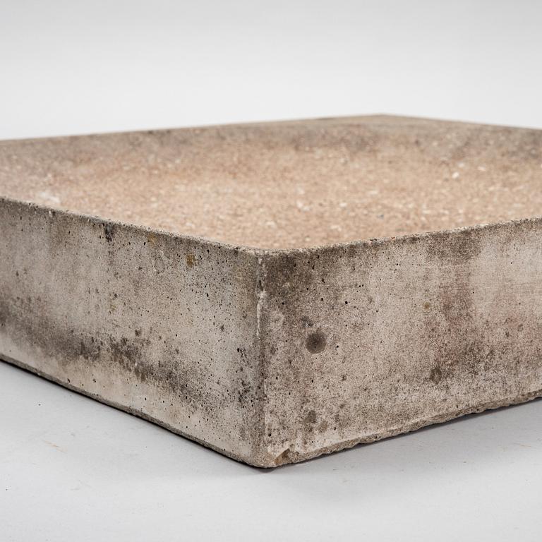 Stina Lindholm, a contemporary concrete bird bath, 'Snäckabad', Skulpturfabriken.