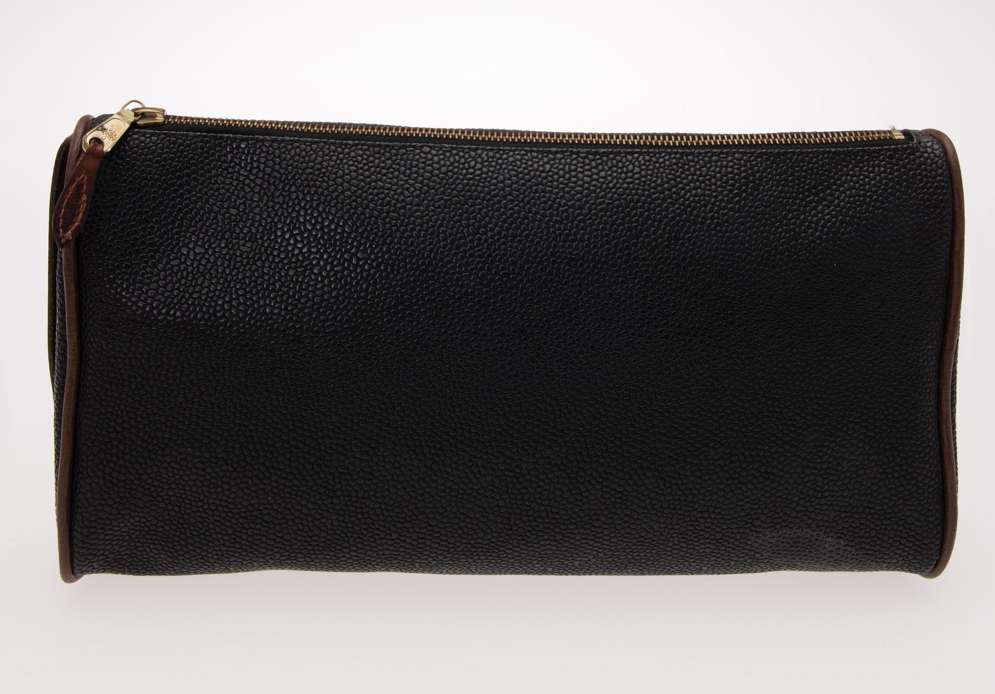 KAKSI TOILETTILAUKKUA, Mulberry.