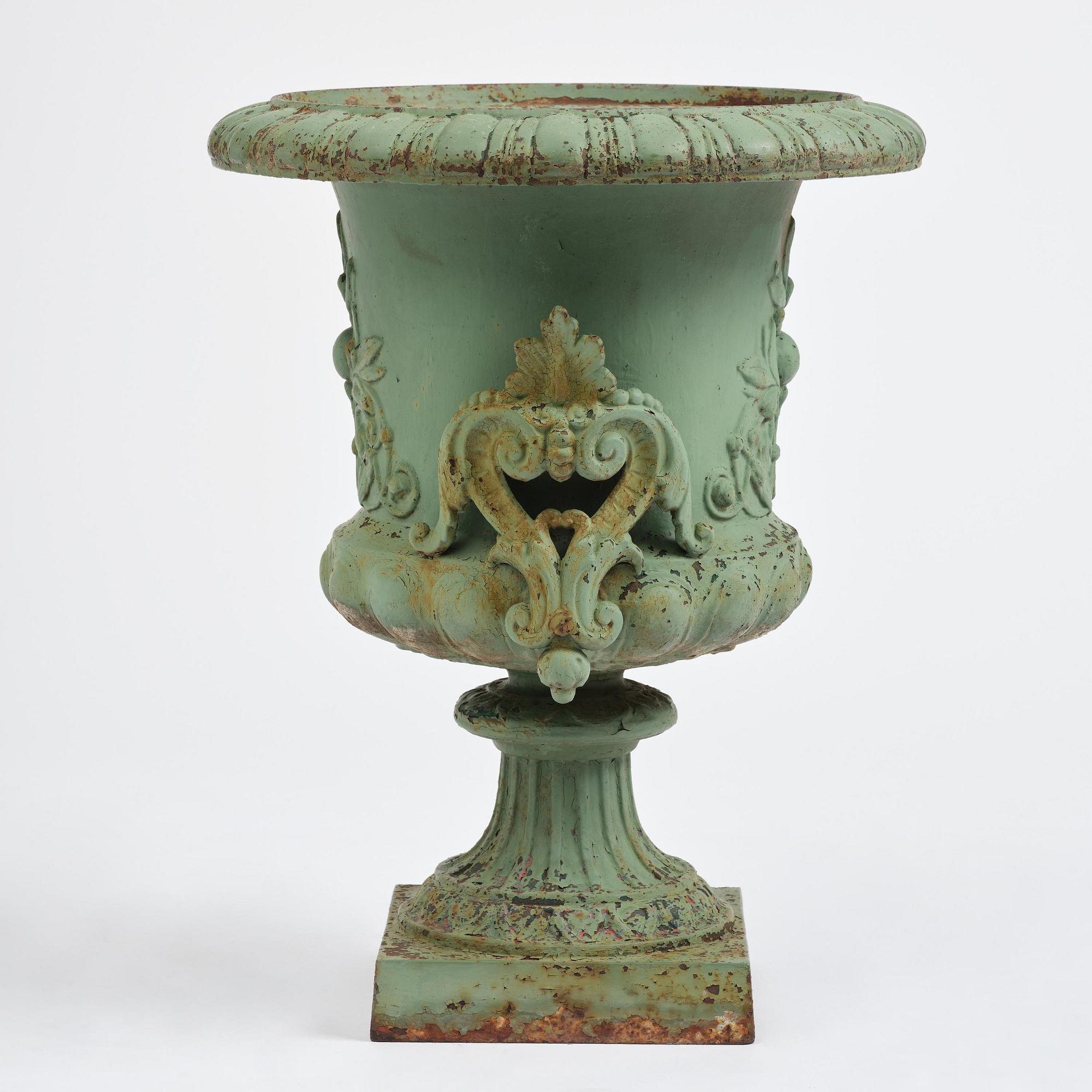 A green-painted cast-iron urn from Norrahammars bruk, Sweden, late 19th century.