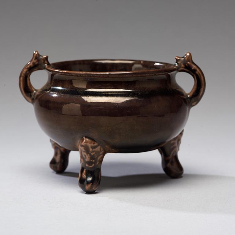 A brownish black-glazed censer, Qing dynasty (1644-1912).