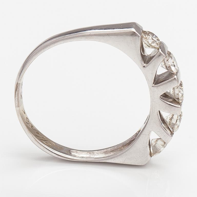 Ring, 14K vitguld, diamanter ca 1.10 ct tot.