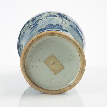 A Chinese blue and white porcelain vase, Qing dynasty, 19th century.