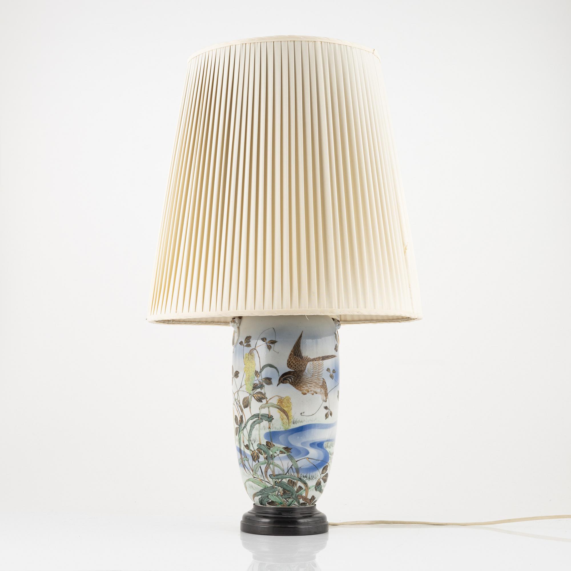 Bordslampa, porslin, Japan. 1900-tal.