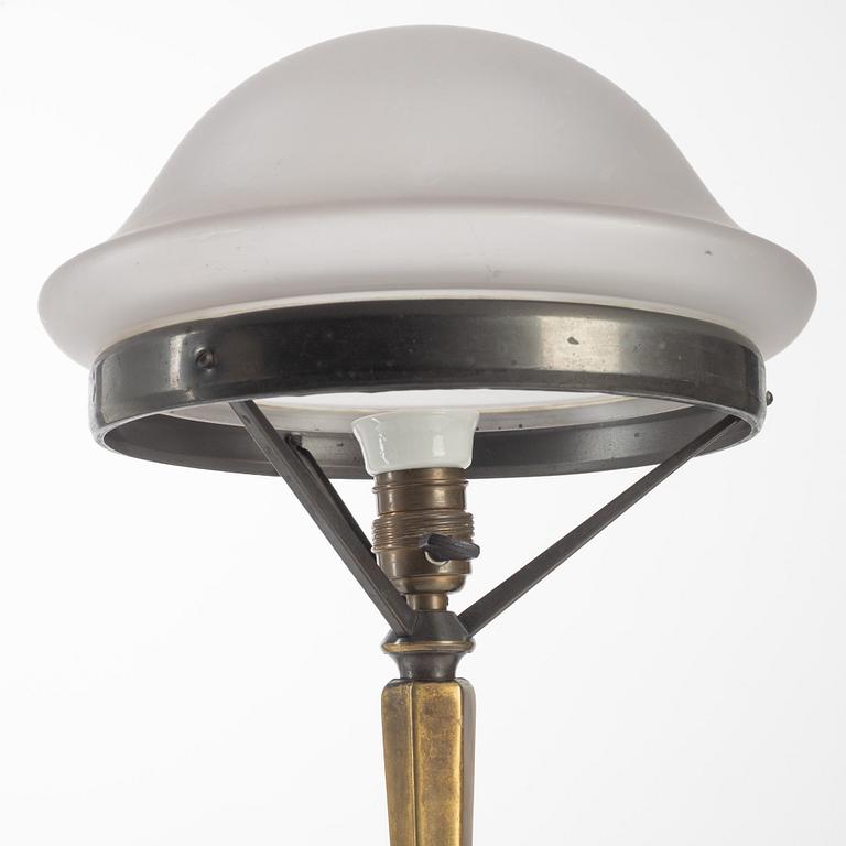 Arvid Böhlmarks Lampfabrik, bordslampa, modell "6622", Stockholm 1910-20-tal.