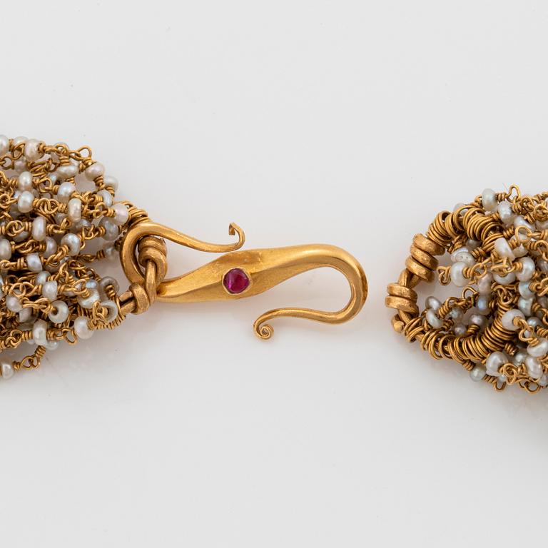 Collier 18K guld och pärlor.