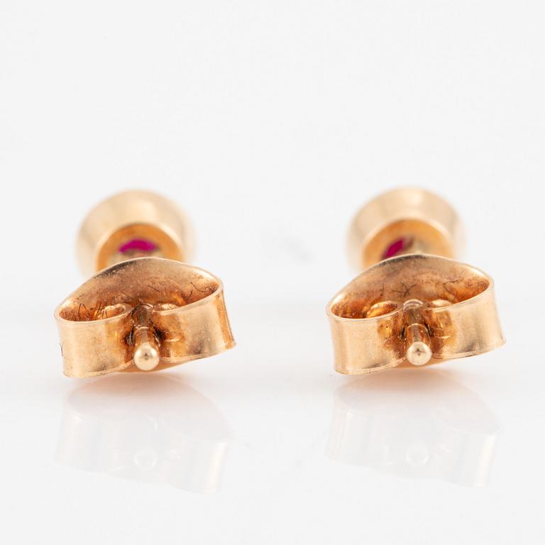 Earrings and ring, 18K gold with rubies. Sandström de Wit.