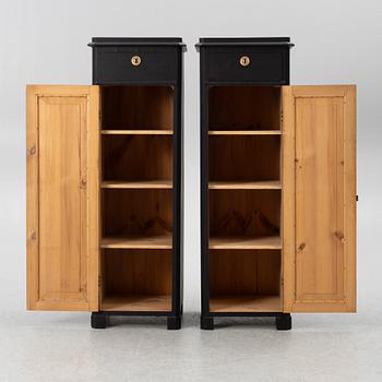 Skåp, ett par, omkring 1900.