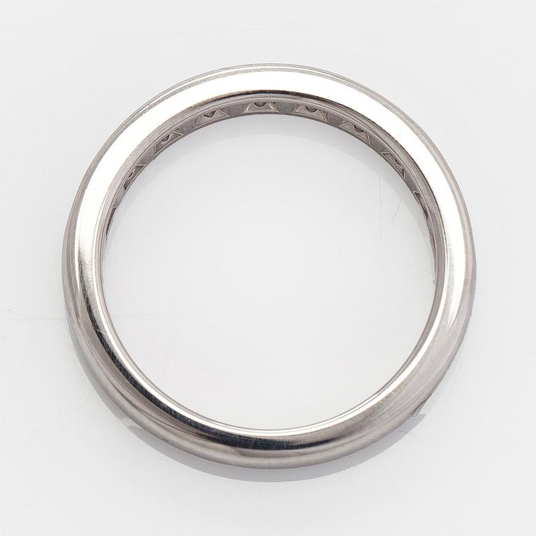 Tiffany & Co, ring, halvallians, "Tiffany Setting", platina och briljantslipade diamanter.