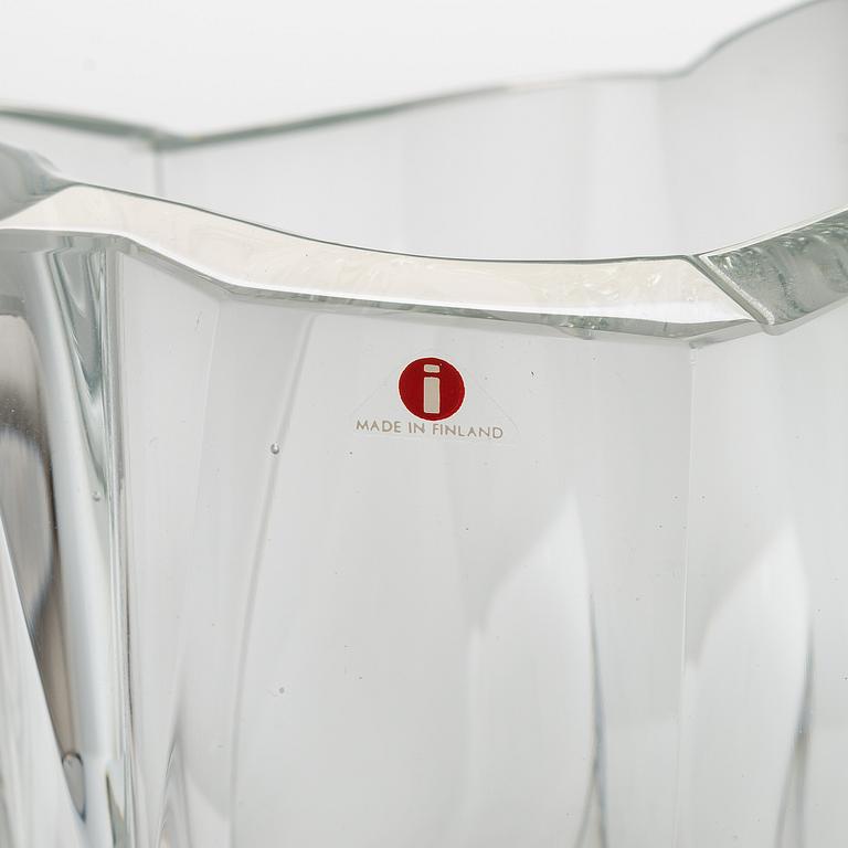 Tapio Wirkkala, vas, "Isberg", signerad Tapio Wirkkala 3825.