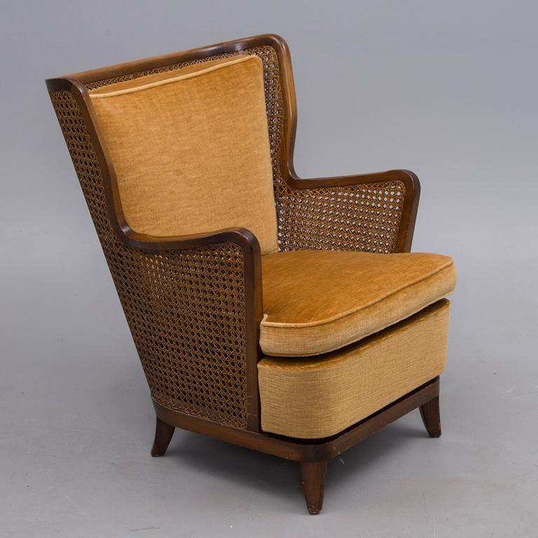 FÅTÖLJ, märkt Paul Boman Kunglig Svensk hovleverantör. Finland 1930-tal.