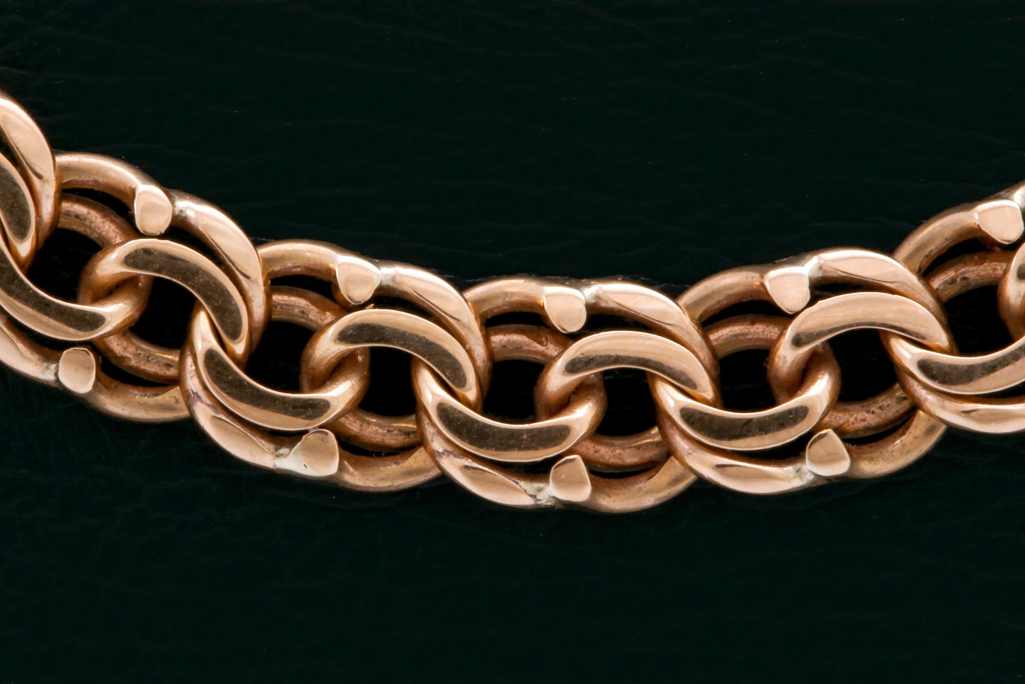 An 18K gold chain. 38g.