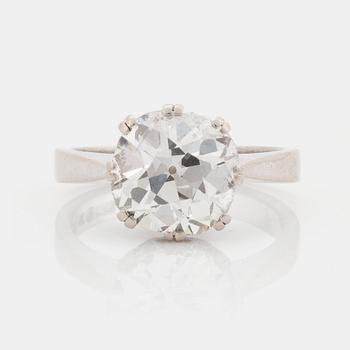 419. An 18K white gold ring set with a cushion formed old cut-diamond.