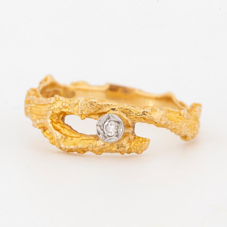 LAPPONIA, 18K gold and eight-cut diamond ring.