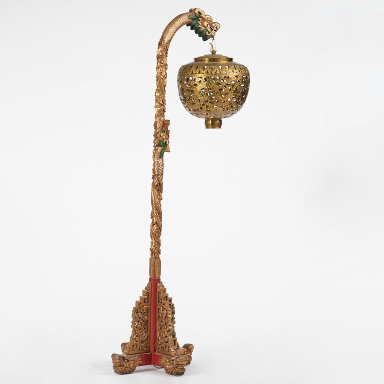 A Chinese gilt wood lantern with brass shade, Qing dynasty, 19th century.