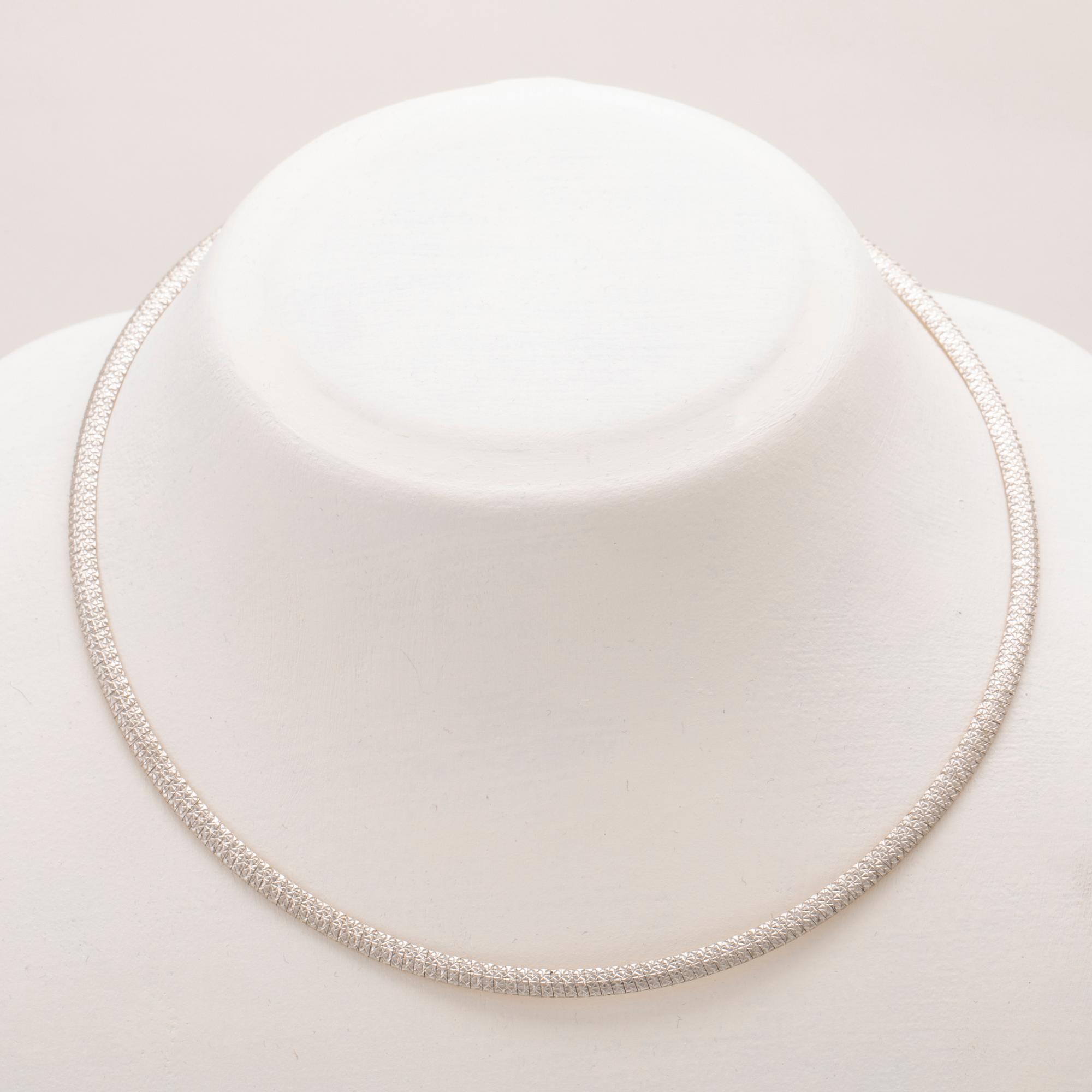 Halsband 10K vitt och rött guld Italien.