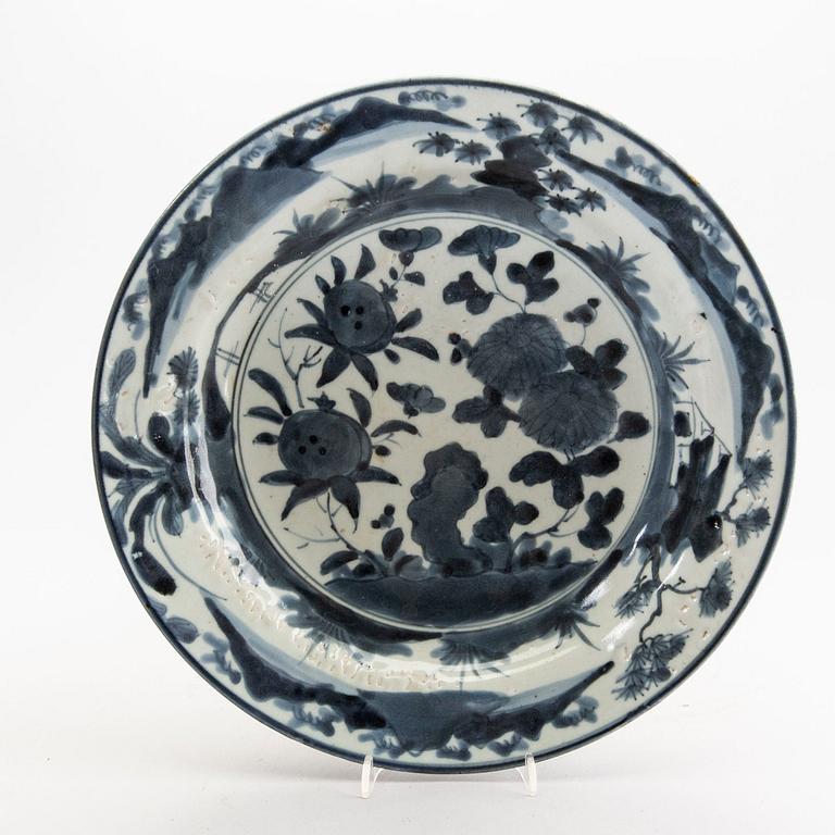 A set of two japanese porcelin plates 18th/20th century.