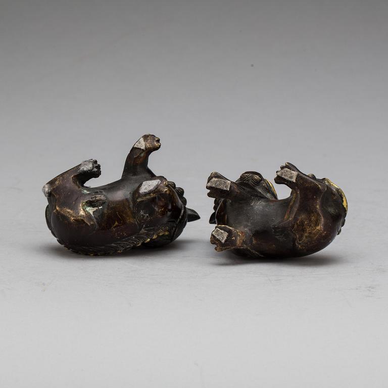 FIGURINER, ett par, brons, Kina. 1800/1900-tal.