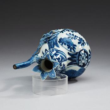 A blue and white wine jar, Ming dynasty, Wanli (1572-1620).