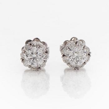 Örhängen, 18K vitguld med briljantslipade diamanter.