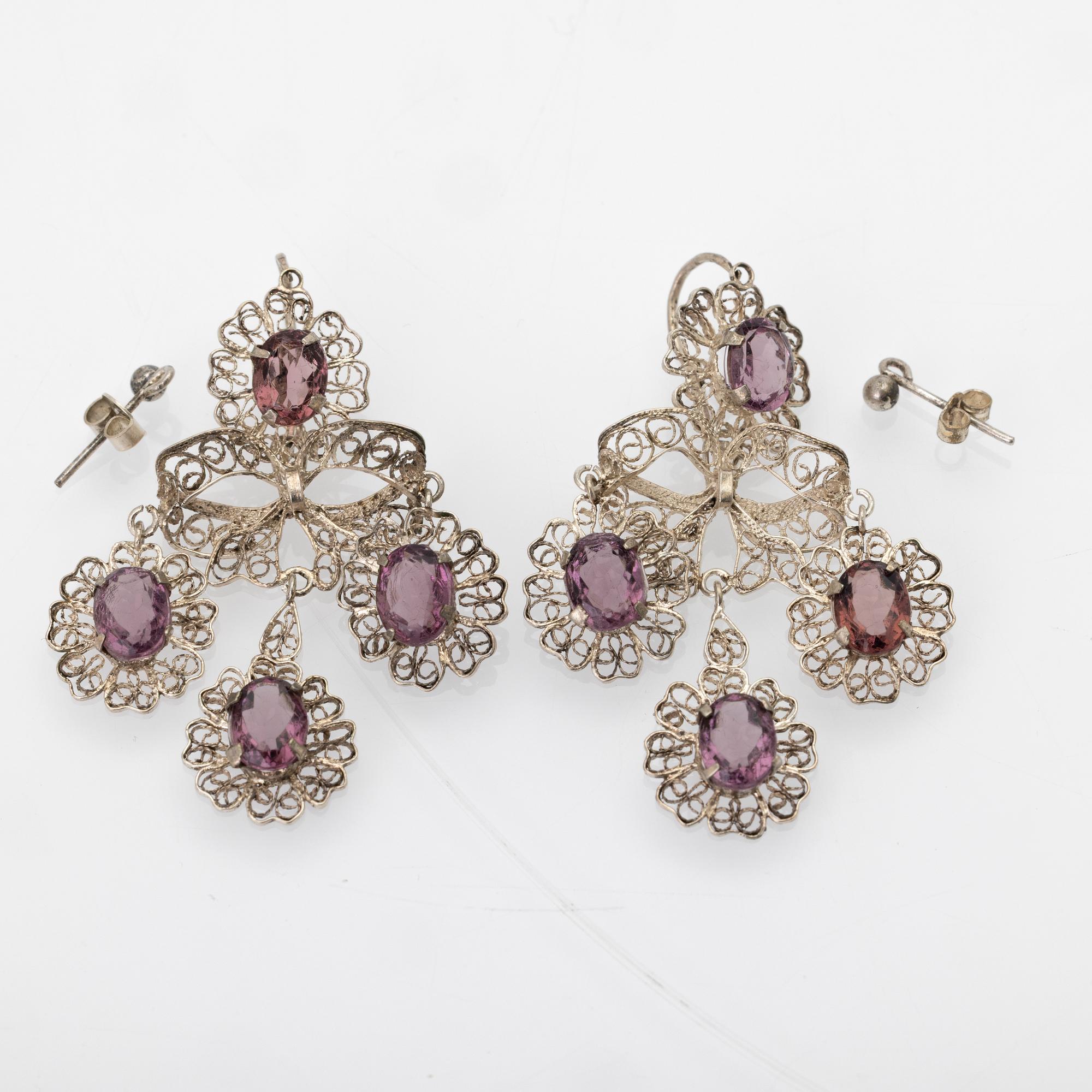 Earrings, three-part, filigree work in silver and glass.