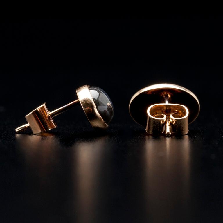 ÖRHÄNGEN och HÄNGSMYCKE, guld 14/18K, cabochonslipade spektroliter, finska stämplar 1986. Vikt tot. 7,8 g.