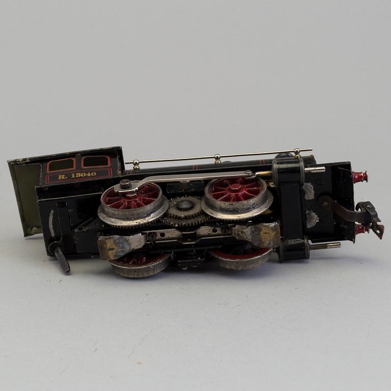 18 parts of modelltrains including Märklin, Bing Wercke, Karl Bub Germany, first half of the 20th century.